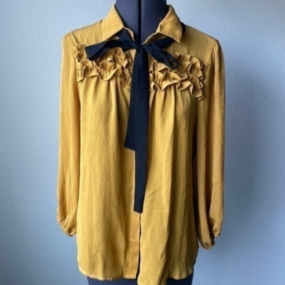 NWT Crescent & Willough top dark sunflower size Medium ruffled with tie